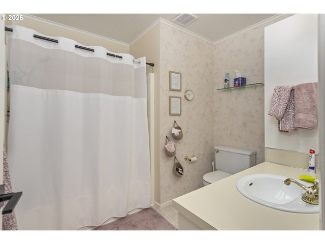 1249 LARCH St, Lake Oswego, OR 97034