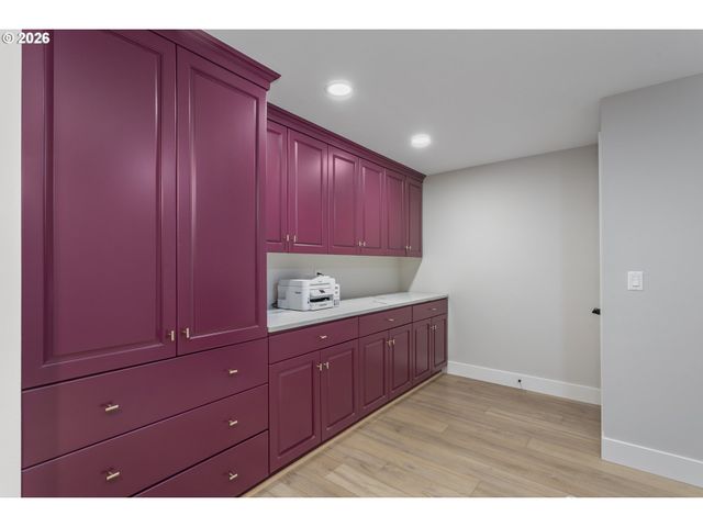 1249 LARCH St, Lake Oswego, OR 97034