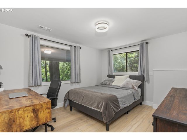 1249 LARCH St, Lake Oswego, OR 97034
