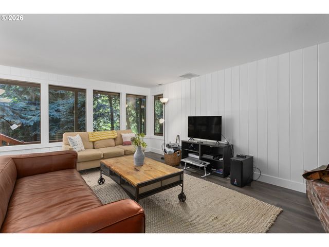 1249 LARCH St, Lake Oswego, OR 97034