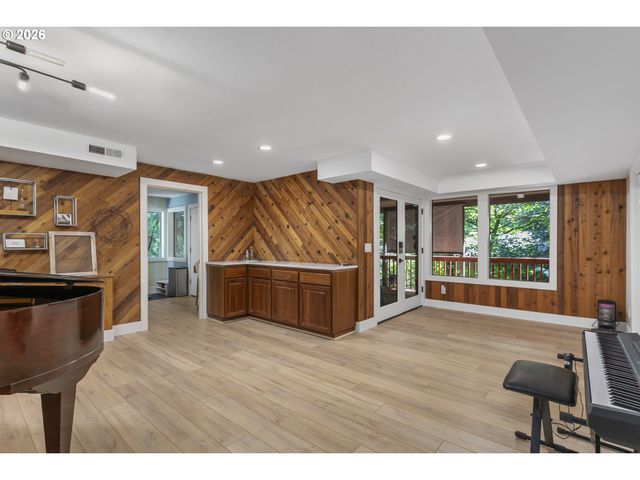 1249 LARCH St, Lake Oswego, OR 97034