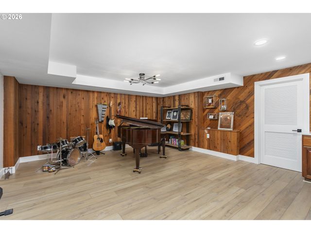 1249 LARCH St, Lake Oswego, OR 97034