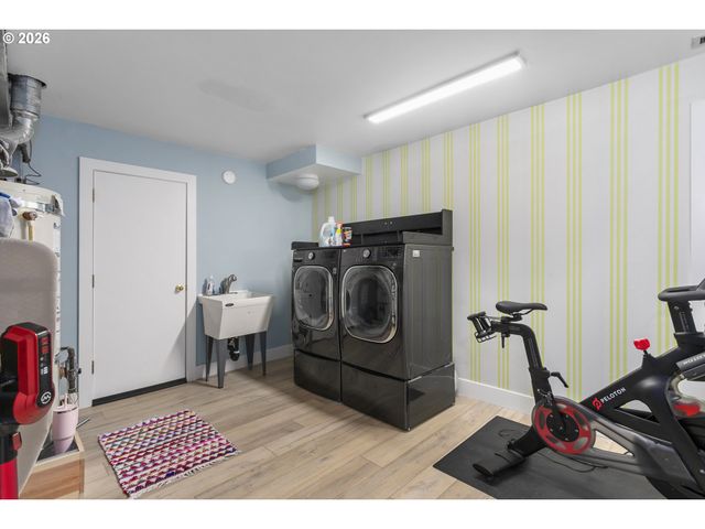 1249 LARCH St, Lake Oswego, OR 97034