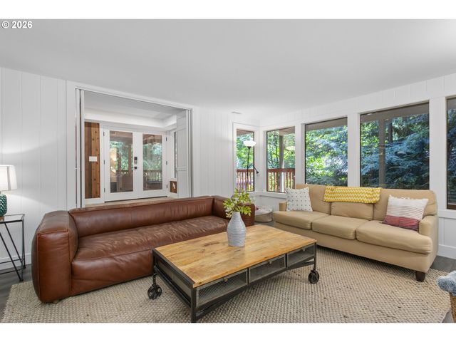 1249 LARCH St, Lake Oswego, OR 97034