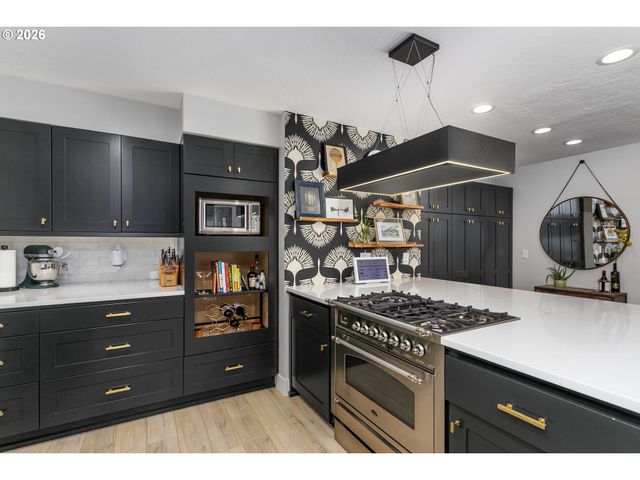 1249 LARCH St, Lake Oswego, OR 97034