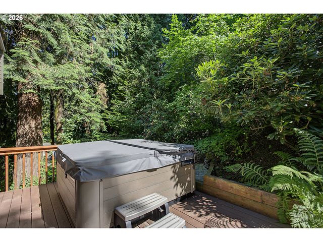 1249 LARCH St, Lake Oswego, OR 97034