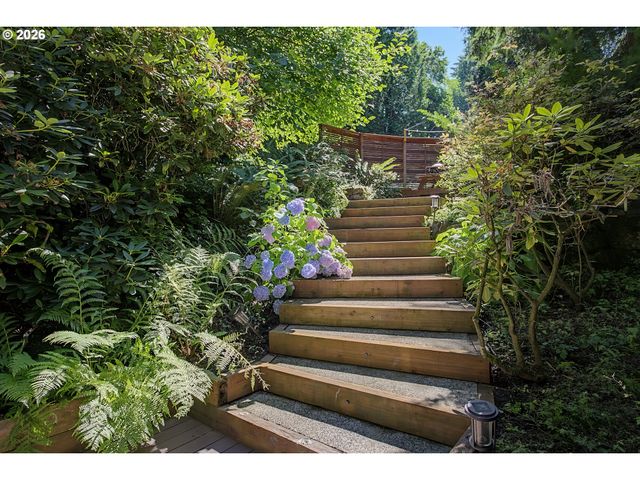1249 LARCH St, Lake Oswego, OR 97034
