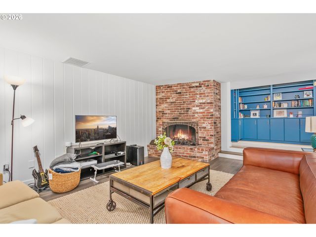 1249 LARCH St, Lake Oswego, OR 97034