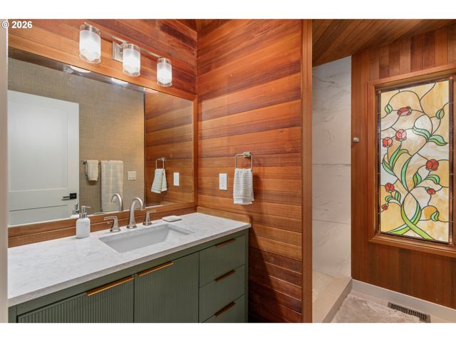 1249 LARCH St, Lake Oswego, OR 97034