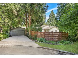 1249 LARCH St, Lake Oswego, OR 97034
