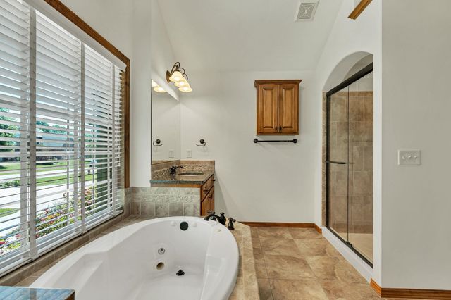 3045 Willow Crk, Rose Hill, KS 67133