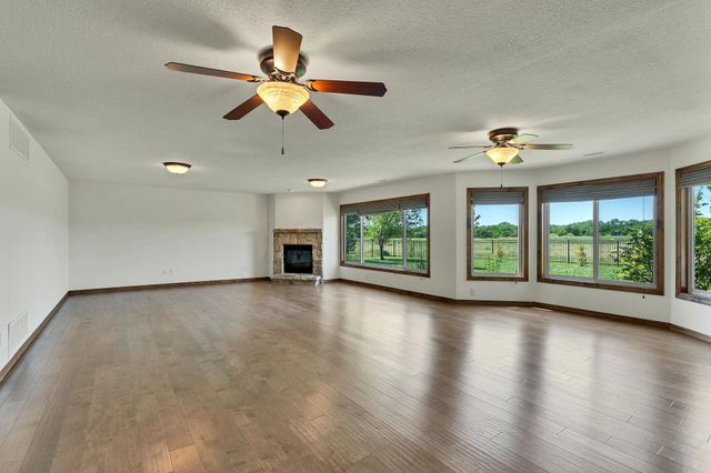 3045 Willow Crk, Rose Hill, KS 67133