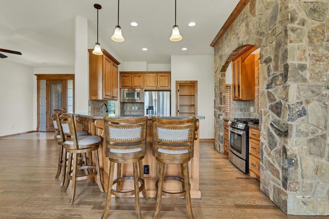 3045 Willow Crk, Rose Hill, KS 67133