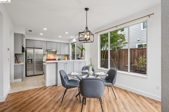 25 Farallon Ct, Richmond, CA 94804