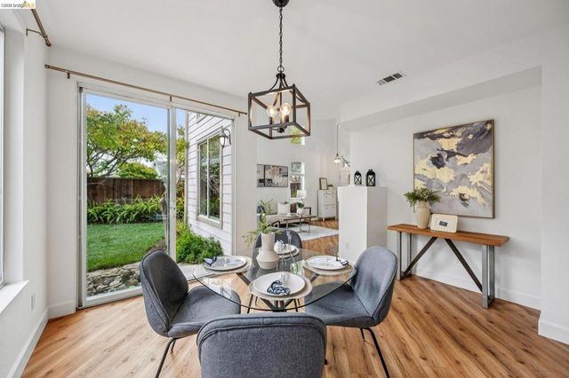 25 Farallon Ct, Richmond, CA 94804