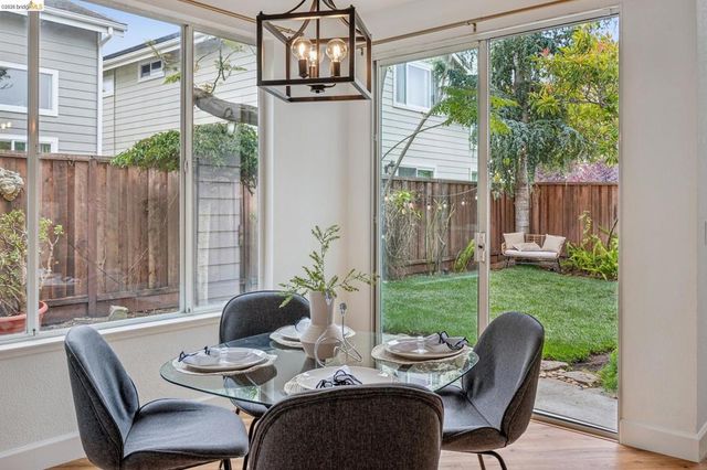 25 Farallon Ct, Richmond, CA 94804