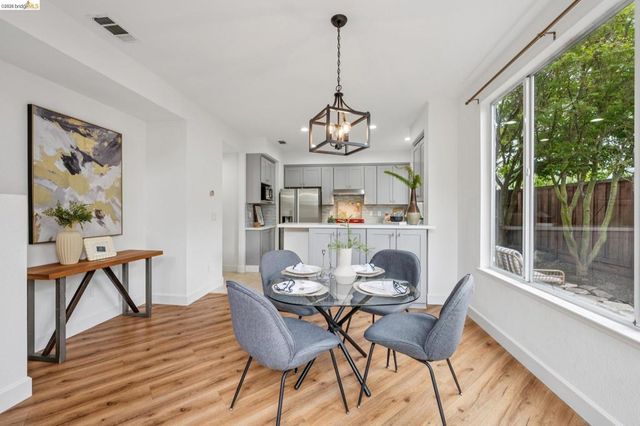 25 Farallon Ct, Richmond, CA 94804
