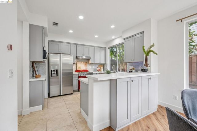 25 Farallon Ct, Richmond, CA 94804