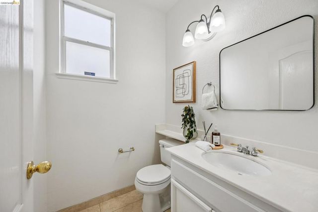 25 Farallon Ct, Richmond, CA 94804