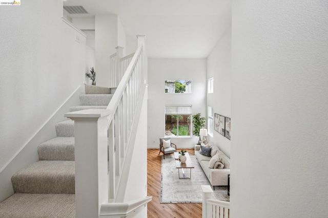 25 Farallon Ct, Richmond, CA 94804