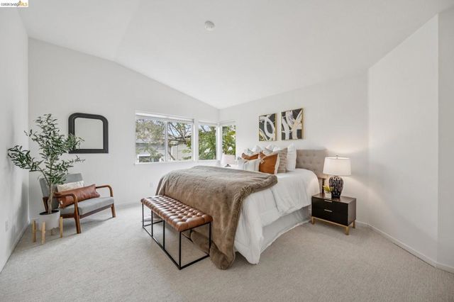 25 Farallon Ct, Richmond, CA 94804