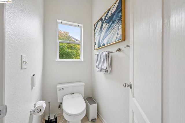 25 Farallon Ct, Richmond, CA 94804