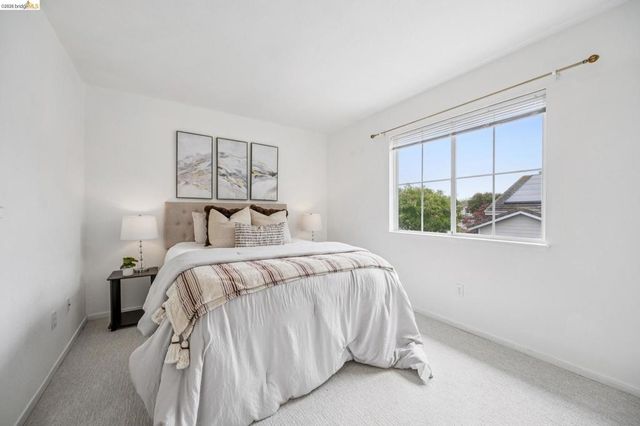25 Farallon Ct, Richmond, CA 94804