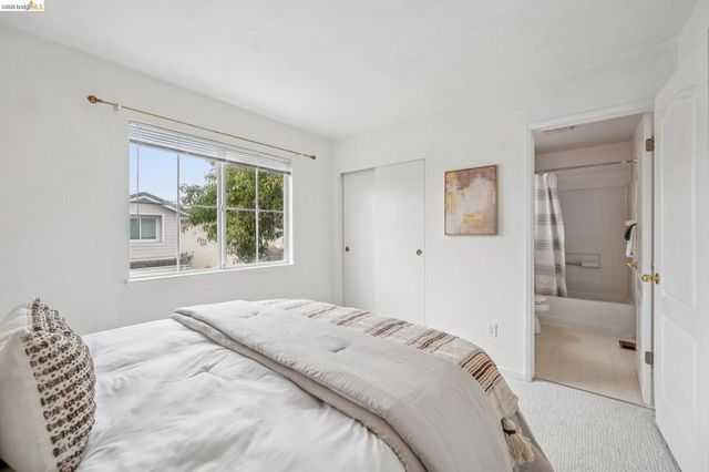 25 Farallon Ct, Richmond, CA 94804