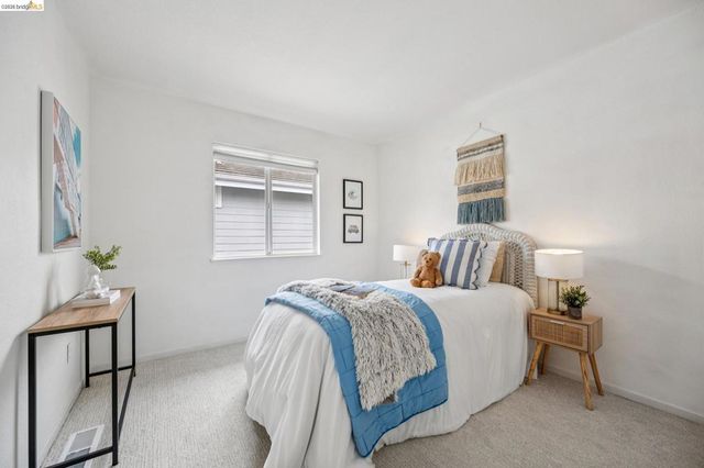 25 Farallon Ct, Richmond, CA 94804