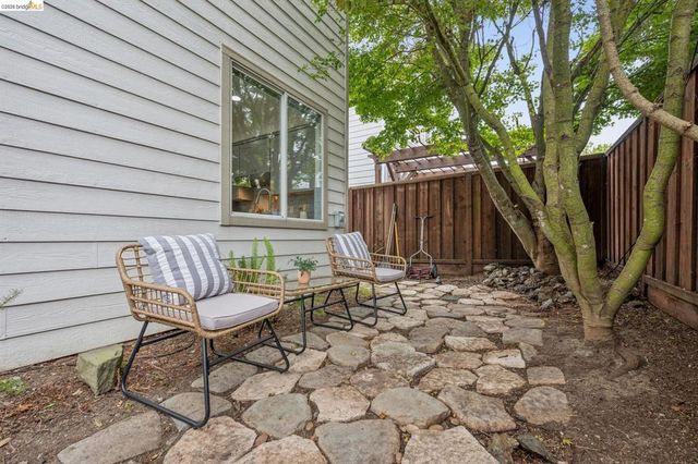 25 Farallon Ct, Richmond, CA 94804