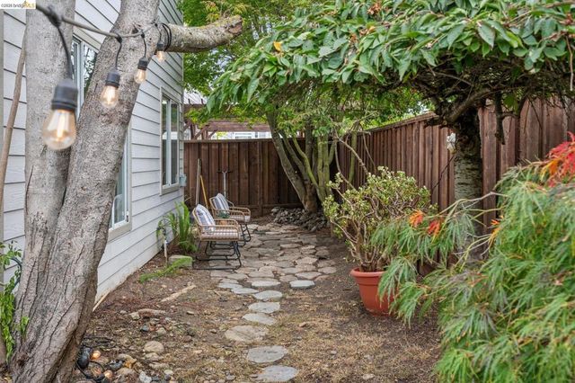 25 Farallon Ct, Richmond, CA 94804