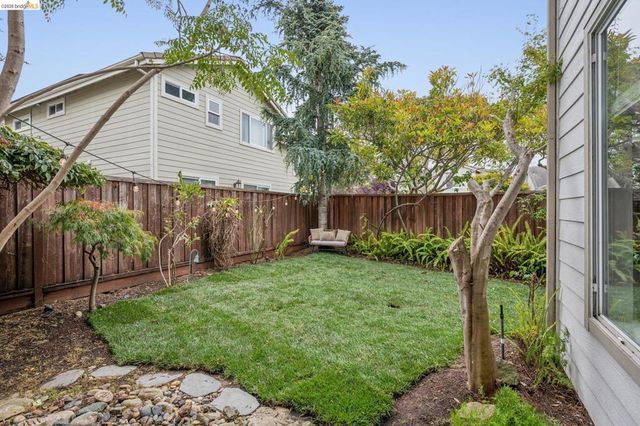 25 Farallon Ct, Richmond, CA 94804