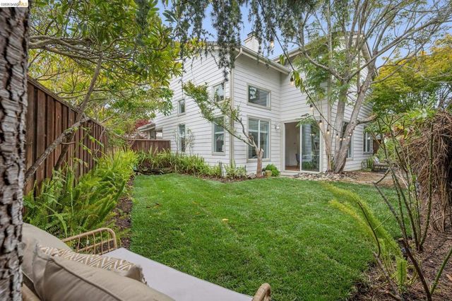 25 Farallon Ct, Richmond, CA 94804