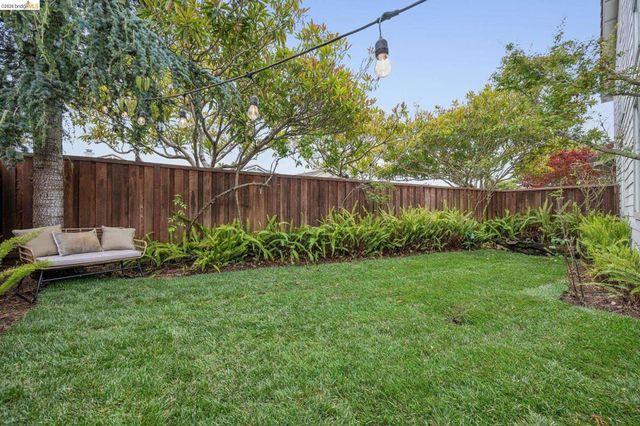 25 Farallon Ct, Richmond, CA 94804