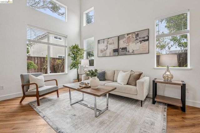 25 Farallon Ct, Richmond, CA 94804