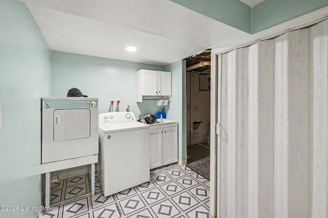 4631 Idle Hour Dr, Louisville, KY 40216