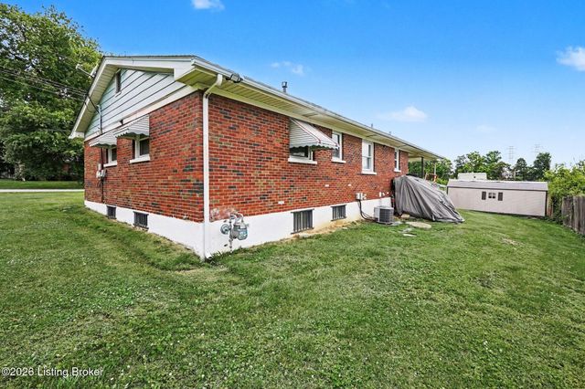 4631 Idle Hour Dr, Louisville, KY 40216