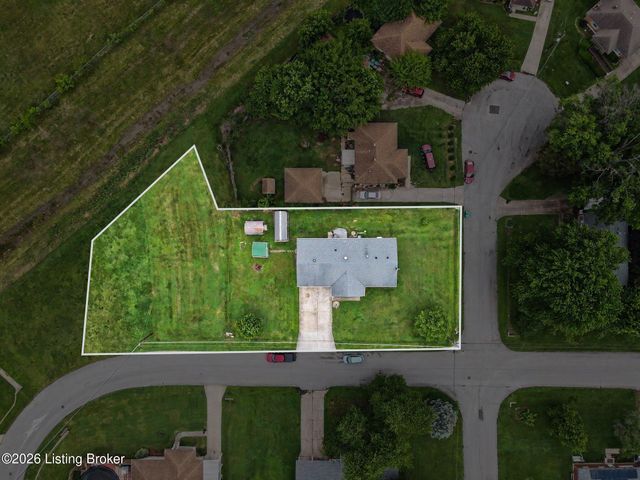4631 Idle Hour Dr, Louisville, KY 40216