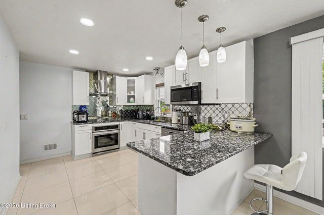 4631 Idle Hour Dr, Louisville, KY 40216