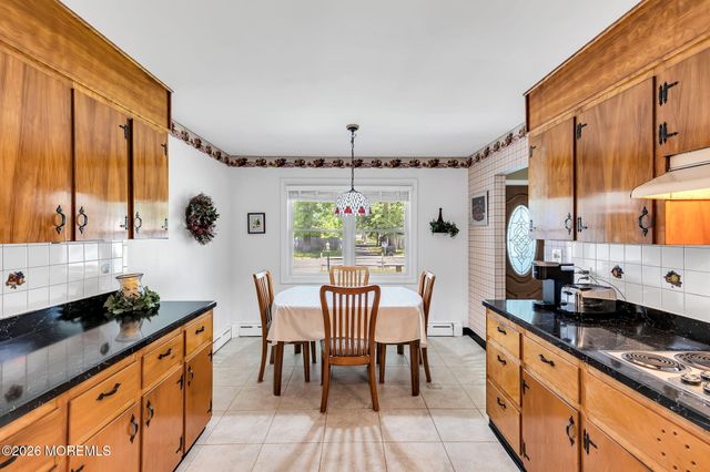 15 Chestnut Street, Port Monmouth, NJ 07758