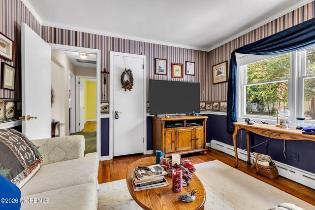 15 Chestnut Street, Port Monmouth, NJ 07758