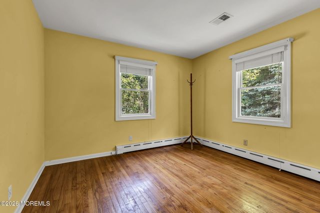 15 Chestnut Street, Port Monmouth, NJ 07758