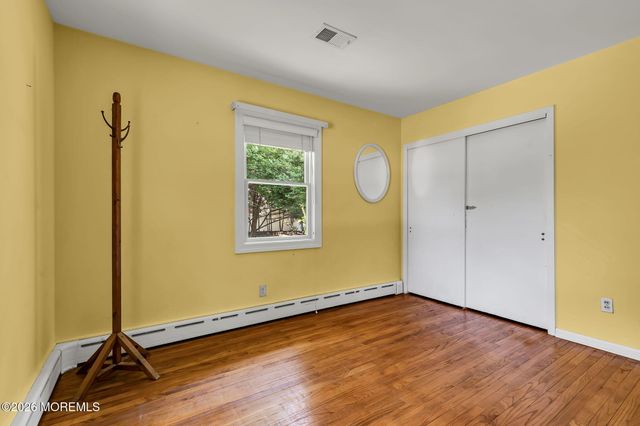15 Chestnut Street, Port Monmouth, NJ 07758