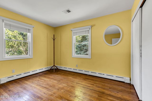 15 Chestnut Street, Port Monmouth, NJ 07758
