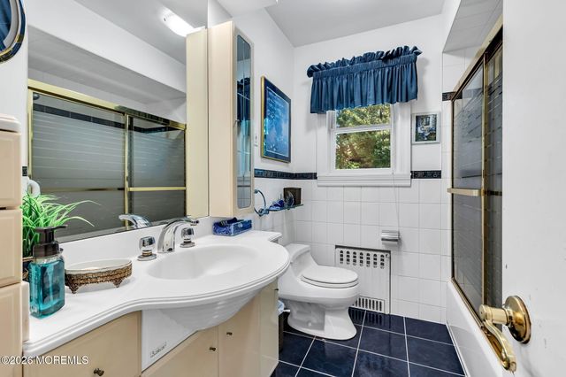 15 Chestnut Street, Port Monmouth, NJ 07758