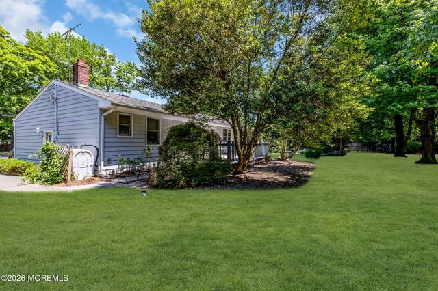 15 Chestnut Street, Port Monmouth, NJ 07758