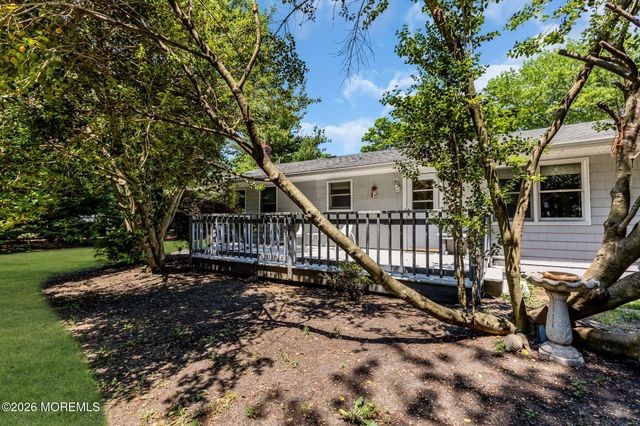 15 Chestnut Street, Port Monmouth, NJ 07758