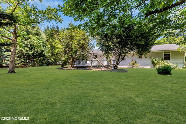 15 Chestnut Street, Port Monmouth, NJ 07758