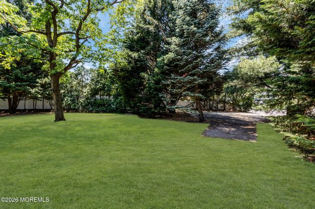 15 Chestnut Street, Port Monmouth, NJ 07758