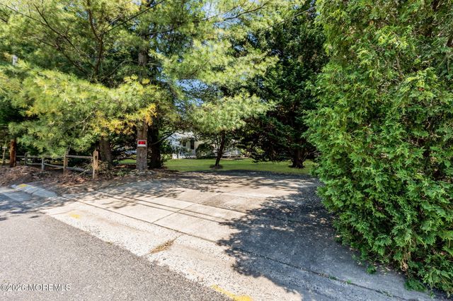 15 Chestnut Street, Port Monmouth, NJ 07758